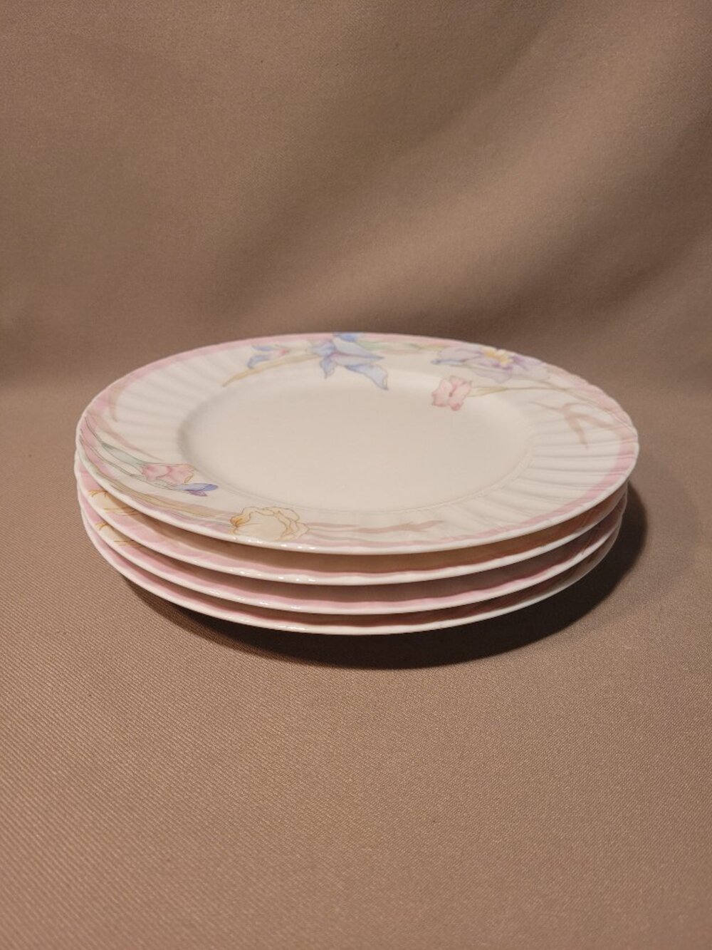 Mikasa Pink Melody L9810 (Lot of 4) Salad Plates 8 1/4" Excellent!